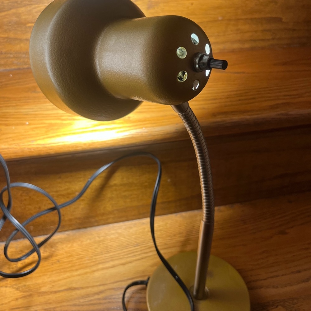 Vintage GOLD DESK LAMP $10.00 - Picture 4 of 6